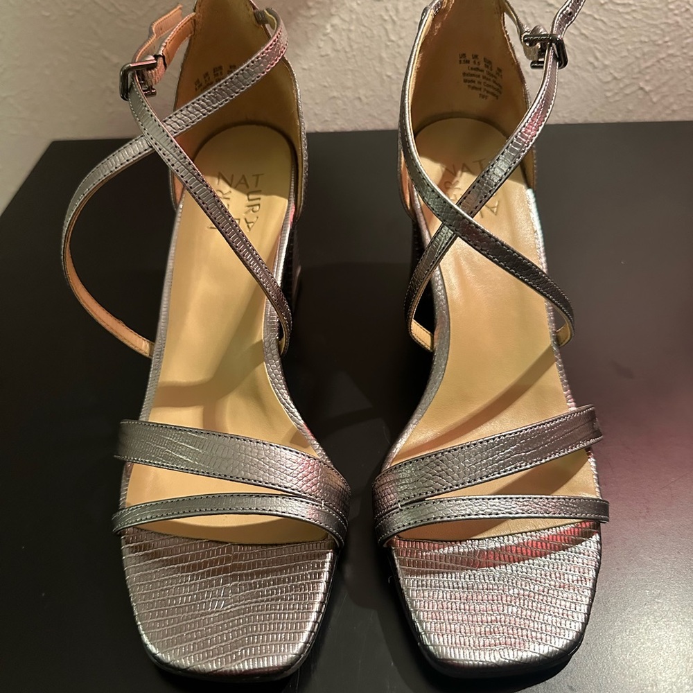 Naturalizer Tiff Pewter Snakeskin Leather Chunky Heeled Sandals – Like New 🩶